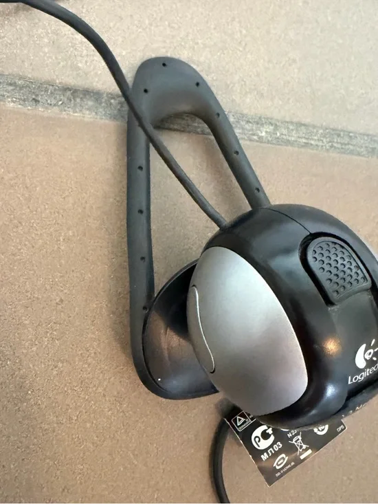 Logitech USB Webcam 1.3MP with Base - Picture 6 of 8